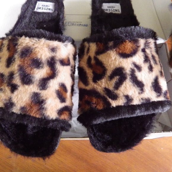 EARTH ORIGINS Olli/Cheetah Faux Fur Slides/ New in Box Size 9/ 40.5 - Picture 2 of 7